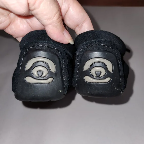 Manitobah MukLuks Black Moccasin Sz 7 Leather Fringe - Picture 4 of 8